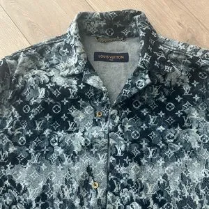 Louis Vuitton Virgil shirt  パデット シャツ LOUIS VUITTON x VIRGIL ABLOH Floating Logo Deconstructed T